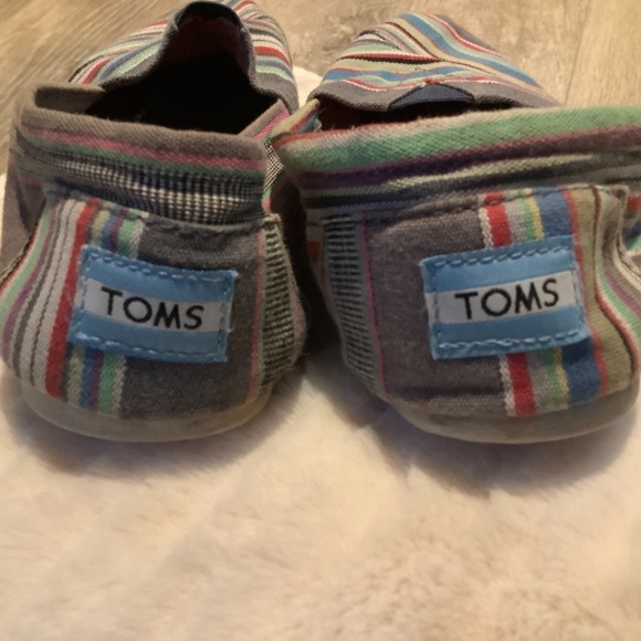TOMS Slip Ons - Picture 3 of 4